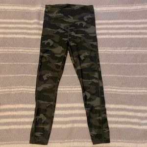 Athleta 7/8 camo leggings XS